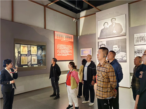 图片5 在重庆歌乐山革命纪念馆参观学习.jpg