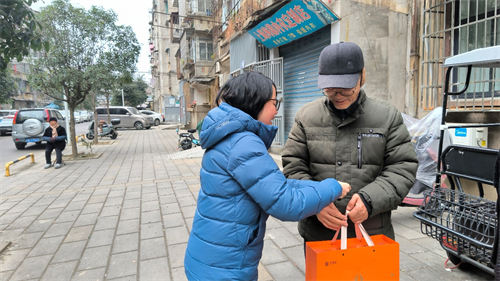 九三学社绵阳市委会基层组织开展春节前慰问活动2.png