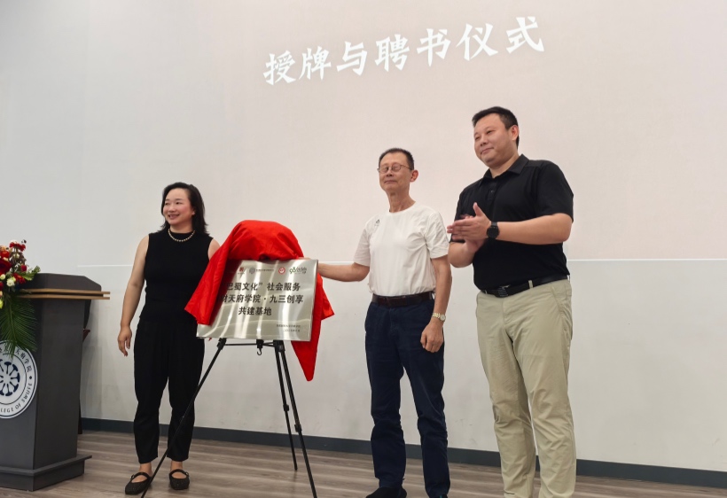 f5efdca27bea6cf1fd408bbac672585.jpg
