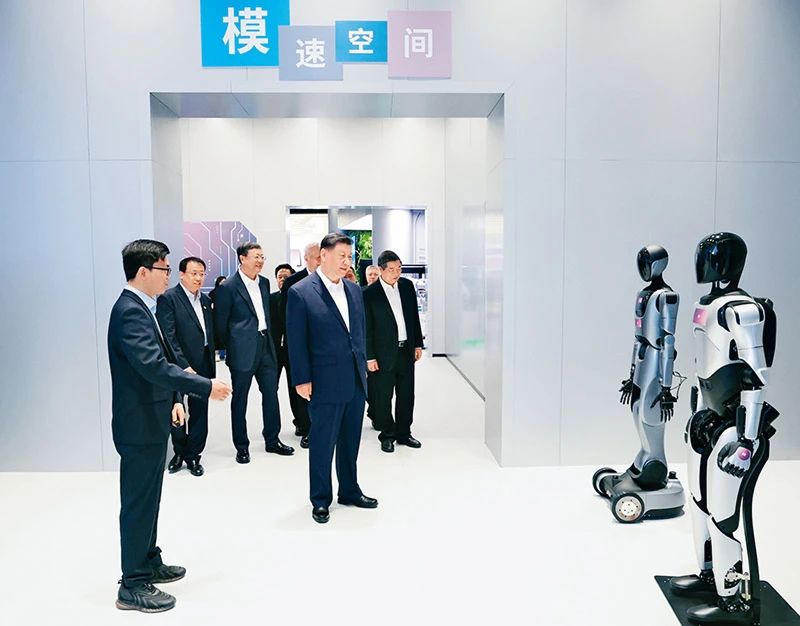 2 2025年4月29日,中共中央总书记、国家主席、中央军委主席习近平在上海考察。这是习近平在位于徐汇区的上海“模速空间”大模型创新生态社区,听取相关技术研发和企业生产经营介绍。 新华社记者 王晔摄.jpg